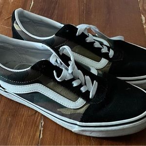 Women’s Camo Vans Size 8